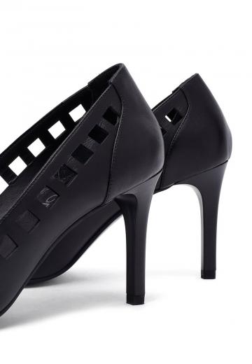 Туфли с высоким носом