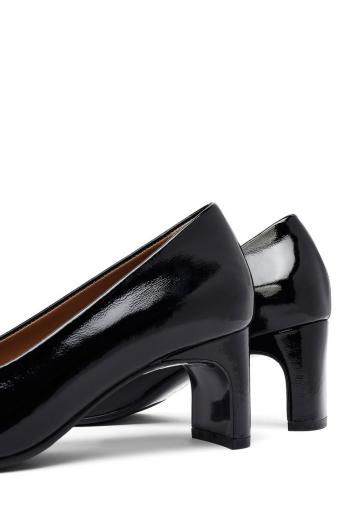 Туфли с высоким носом