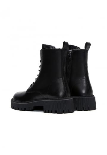 Ботинки на шнуровке