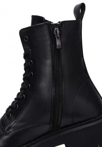 Ботинки на шнуровке
