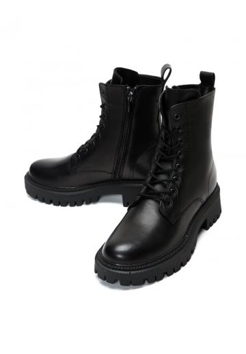 Ботинки на шнуровке