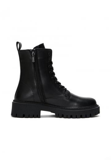 Ботинки на шнуровке