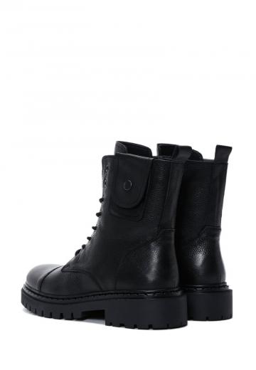 Ботинки на шнуровке