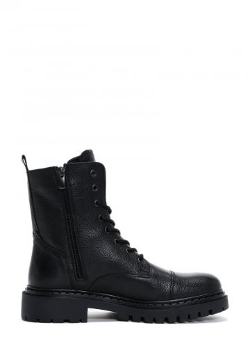 Ботинки на шнуровке