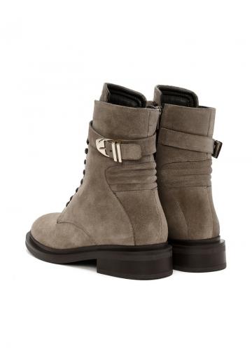 Ботинки на шнуровке