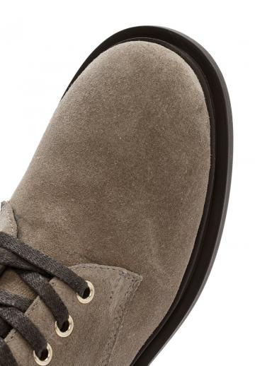 Ботинки на шнуровке