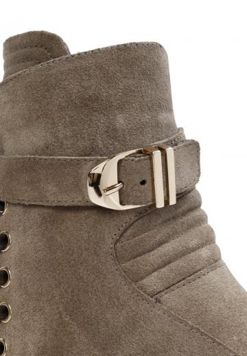 Ботинки на шнуровке