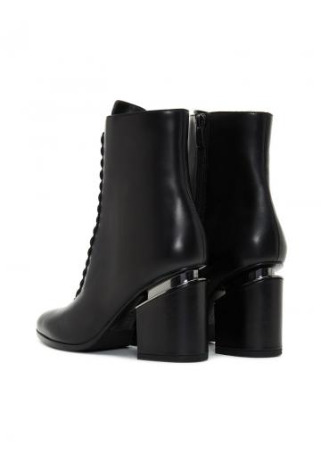 Высокие сапоги