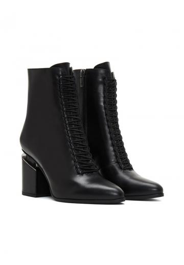 Высокие сапоги