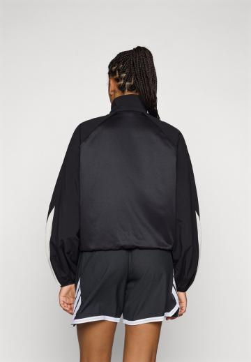 Спортивная куртка