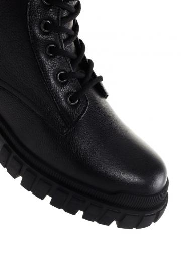 Ботинки на шнуровке