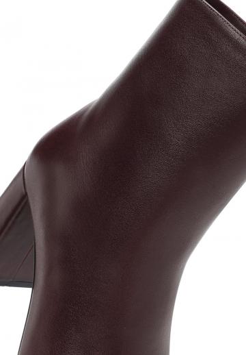 Высокие сапоги