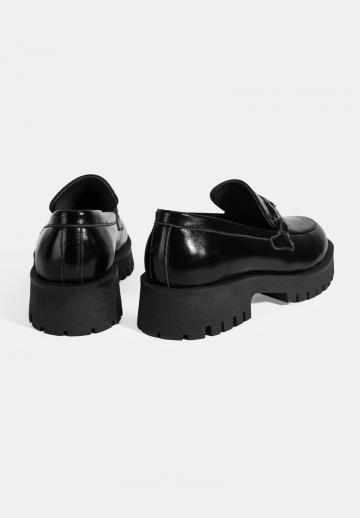 Туфли с высоким носом