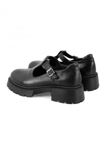 Туфли с высоким носом