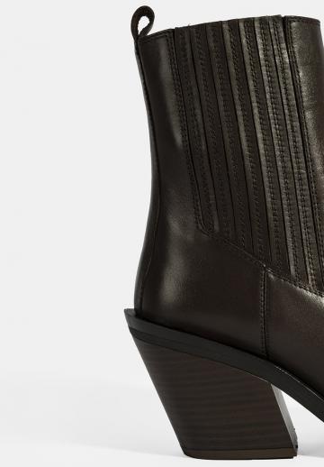 Полусапожки на высоком каблуке