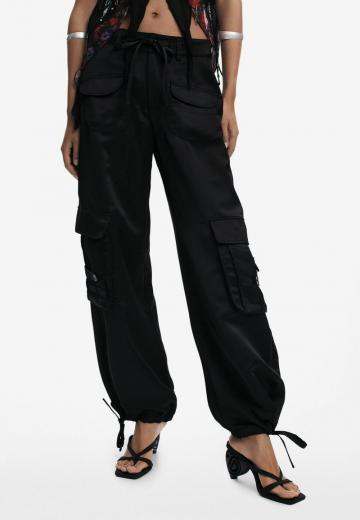 Брюки с накладными карманами