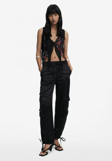 Брюки с накладными карманами