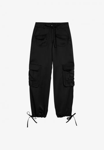 Брюки с накладными карманами