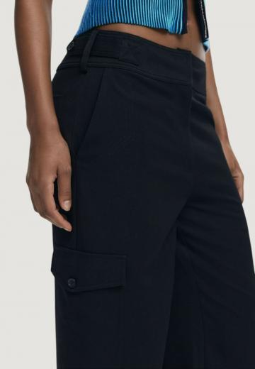 Брюки с накладными карманами
