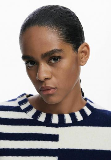 Пуловер в полоску