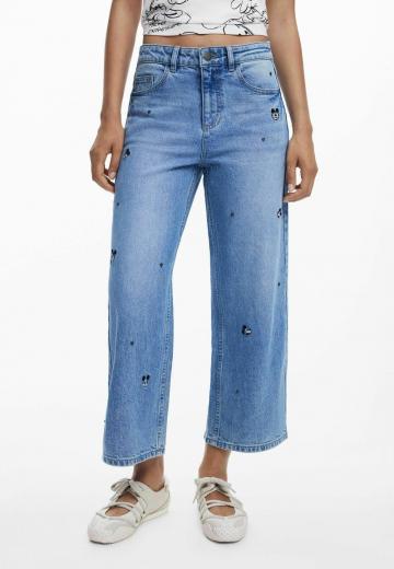 Прямые джинсы