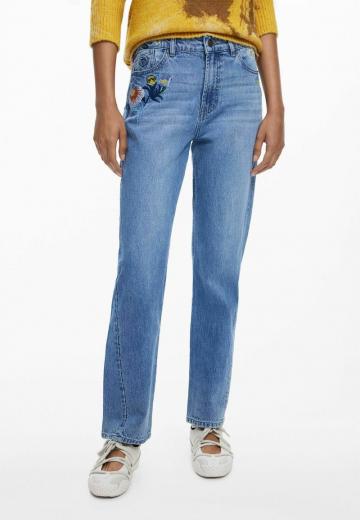 Прямые джинсы