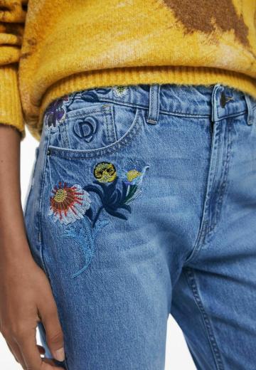 Прямые джинсы