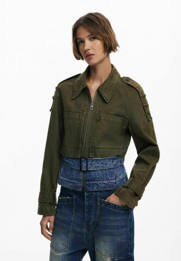 Куртка с накладнымит карманами