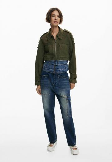 Куртка с накладнымит карманами