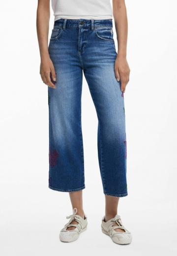 Короткие джинсы