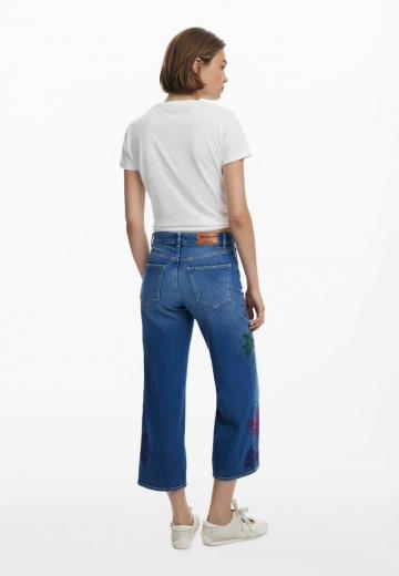 Короткие джинсы