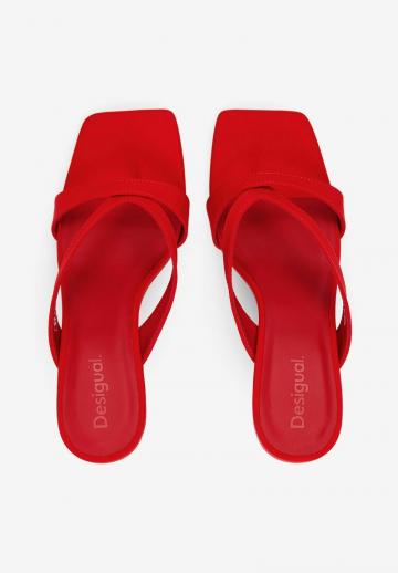 Босоножки на каблуке