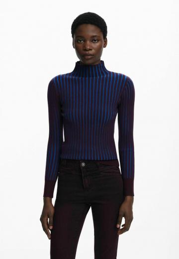 Пуловер в полоску