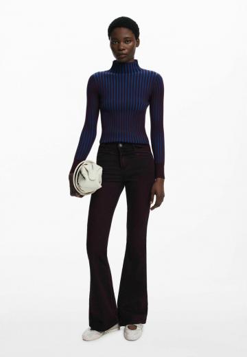 Пуловер в полоску