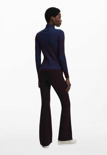 Пуловер в полоску