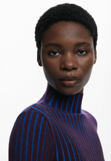 Пуловер в полоску