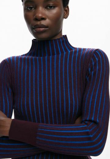 Пуловер в полоску