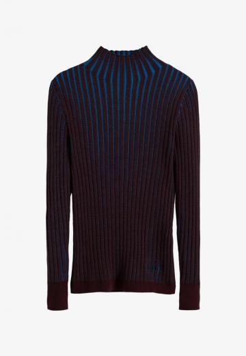 Пуловер в полоску