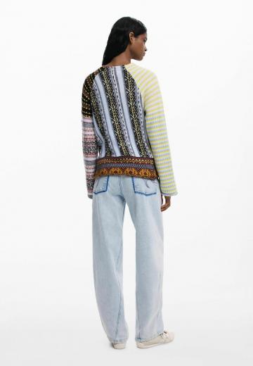 Пуловер в полоску