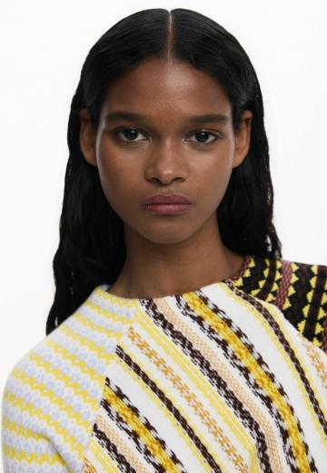 Пуловер в полоску