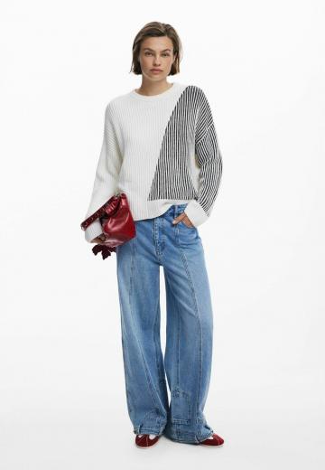 Пуловер в полоску