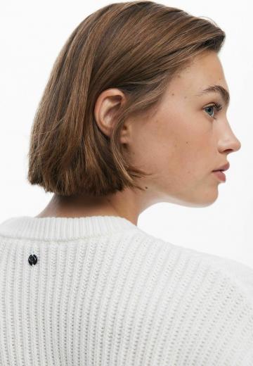 Пуловер в полоску