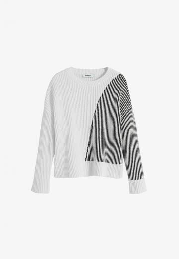 Пуловер в полоску