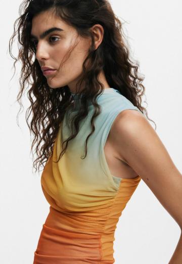 Блузка без рукавов