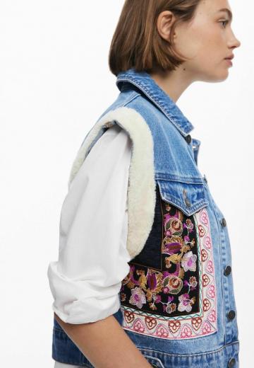 Джинсовая жилетка