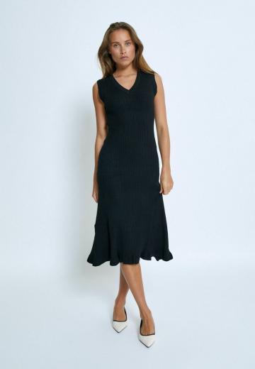 Вязаное платье