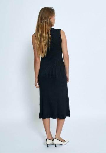 Вязаное платье