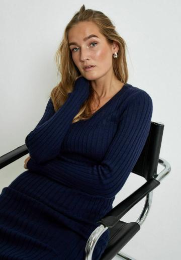 Платье футляр