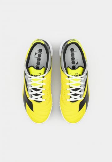 Футбольные бутсы