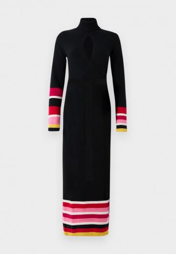 Вязаное платье